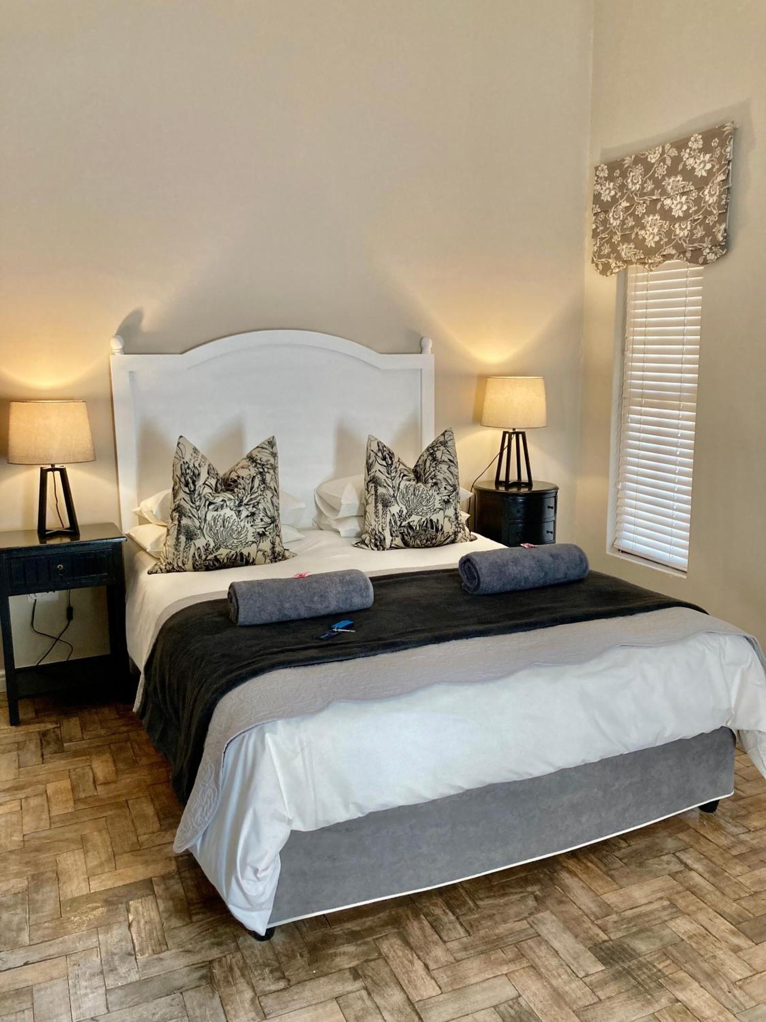 The Merino Guest House Beaufort West Extérieur photo