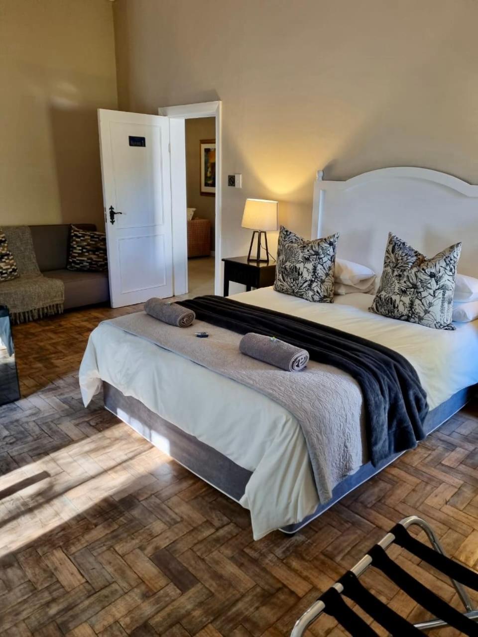 The Merino Guest House Beaufort West Extérieur photo
